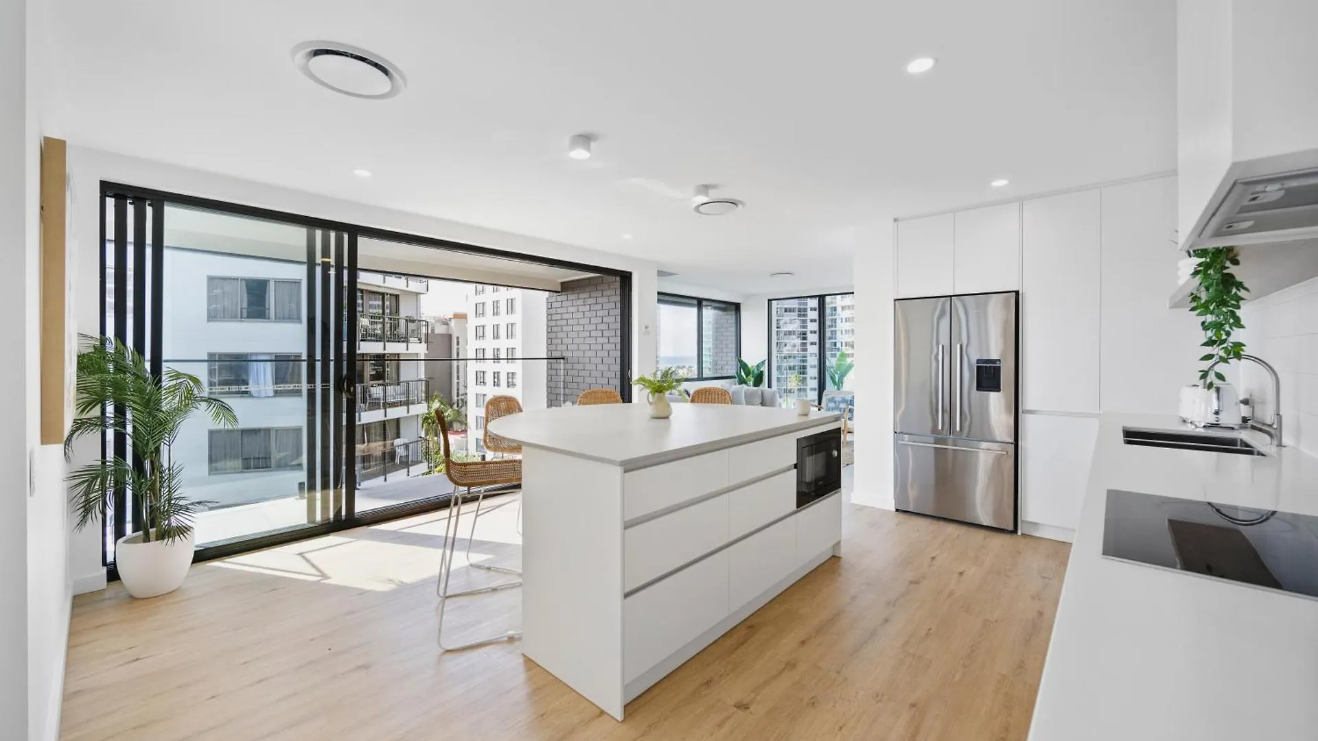 The Shores Surfers Paradise Apartments Gold Coast